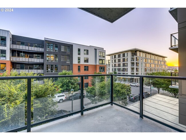 Building Photo - Modern Condo in NW District, Portland! On ...