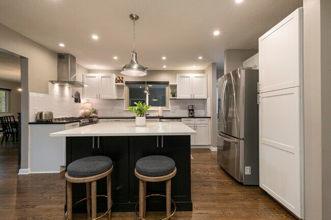 Building Photo - 1936 E Greenwood St