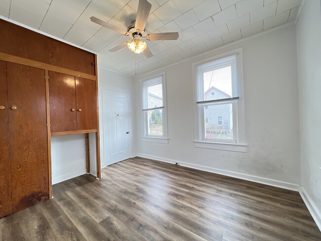 Building Photo - 621 E 24th St