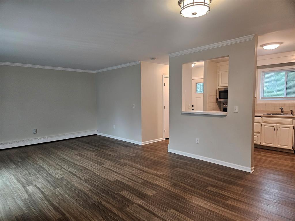 Building Photo - 1401 Farmington Ave