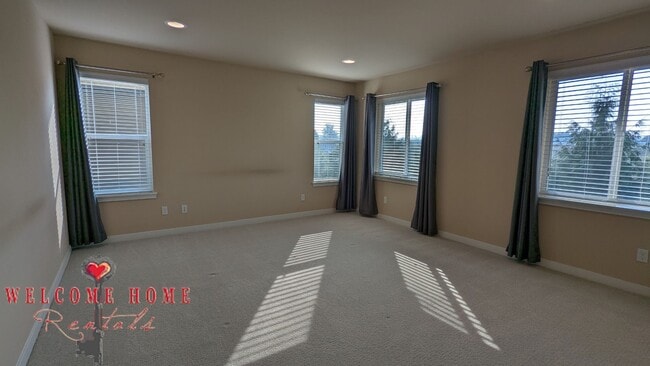 Building Photo - Beautiful open floorplan with FOUR large bedrooms and a cute office!!  AIR CONDITIONING!!!  NEW C...