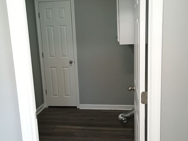 Building Photo - 401 Hayley Ct