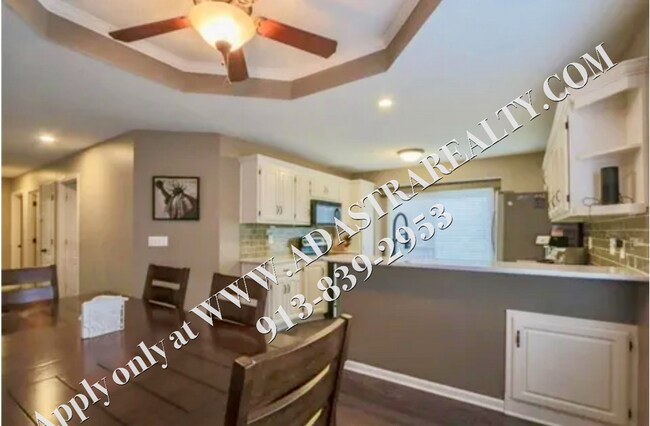 Building Photo - Beautiful 4 Bed 3 Bath Home in Olathe-Comi...