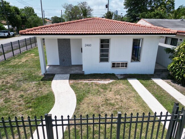 Building Photo - 2460 SW 36th Ave