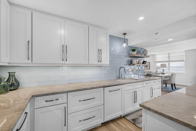 Building Photo - 840 Ocean Dr