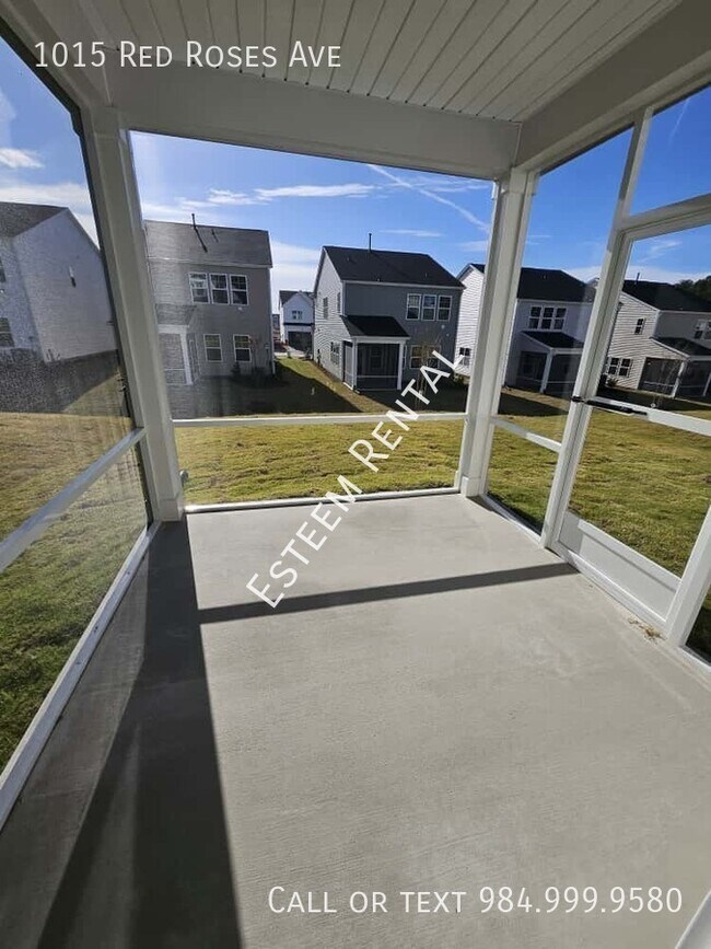 Building Photo - 1015 Red Roses Ave