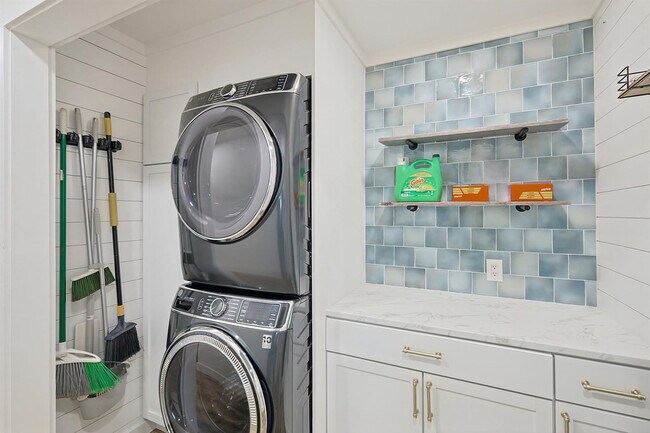 Building Photo - 2368 County Road 852-SI ID1055509P