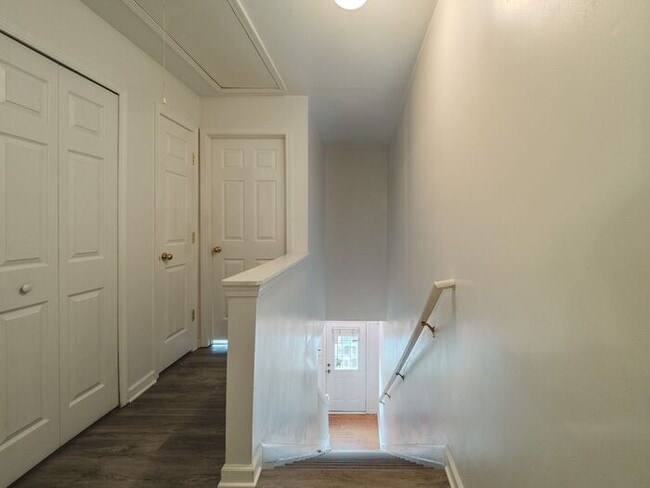 Building Photo - 1607 Cove Creek Cir