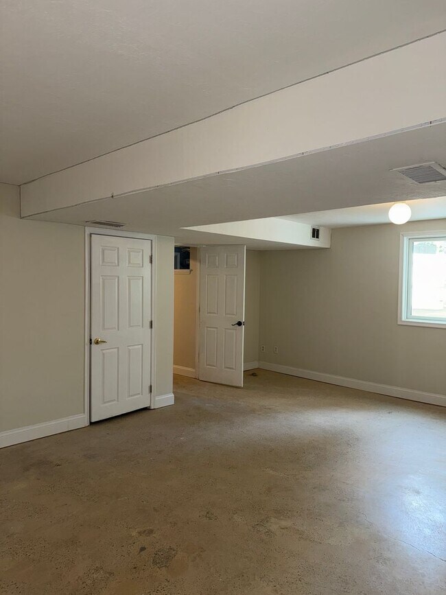 Building Photo - Charming 3-Bedroom Home in Silver Spring