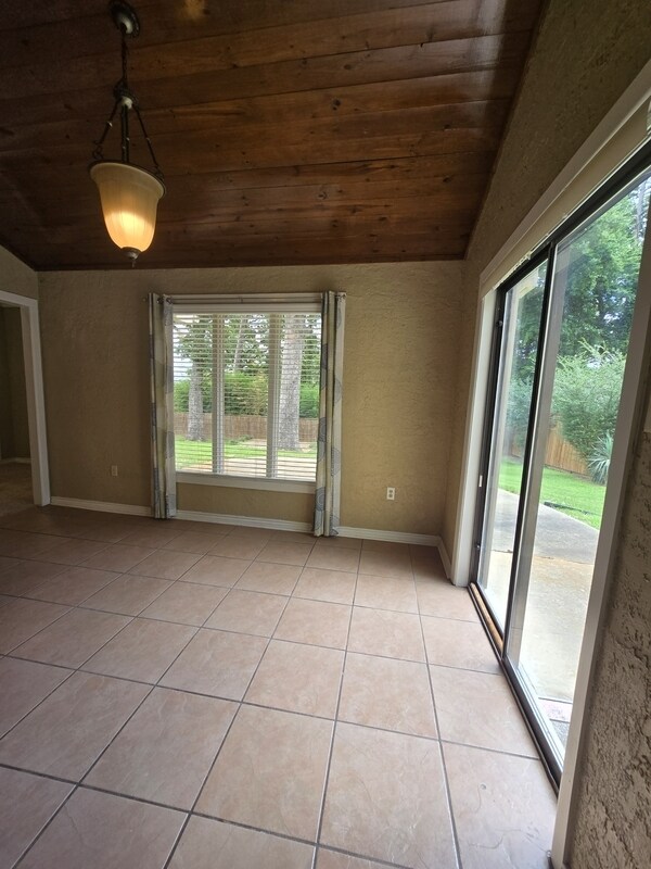Building Photo - 1822 Northwood Ct