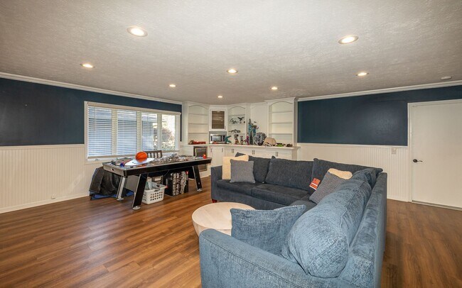 Building Photo - Gorgeous home for rent in very desirable M...