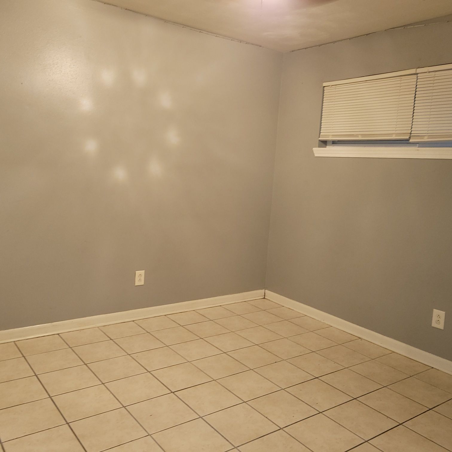 Building Photo - 804 Lyndell Ct