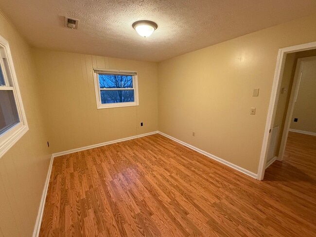 Building Photo - Updated 4BR Home with Finished Basement & Level Yard