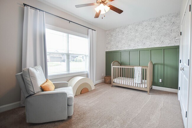 Building Photo - Pet Friendly Three Bedroom!