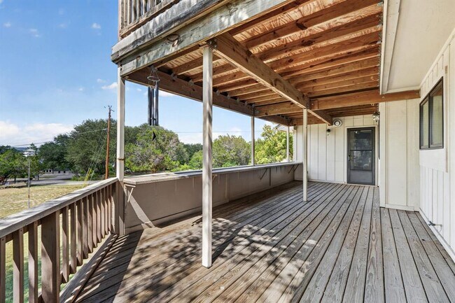 Building Photo - 700 Rogart Dr