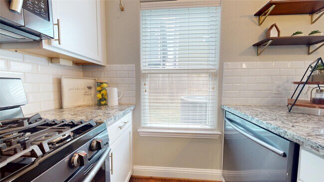 Building Photo - 5430 Camaguey St