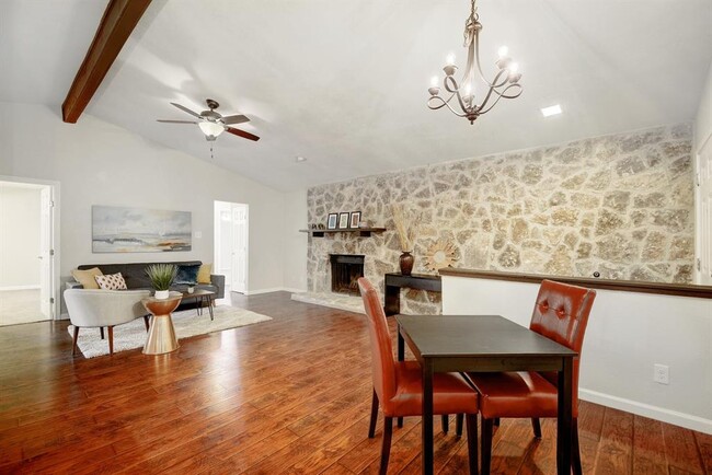 Building Photo - 8504 Mesa Dr