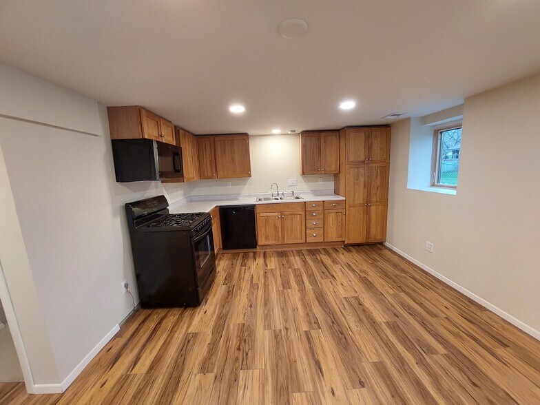 Kitchen - 4725 Winnetka Ave N