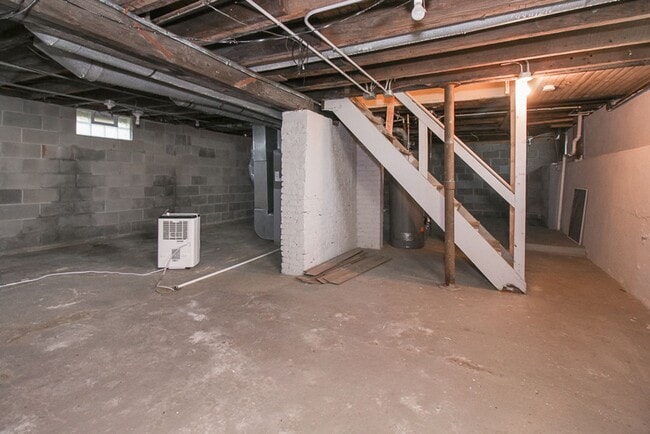 Building Photo - 3 bedroom 3 bathroom Single Family Home