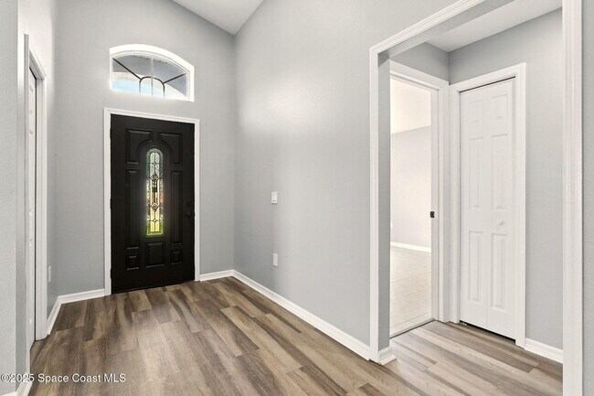 Building Photo - 460 Martigues Dr