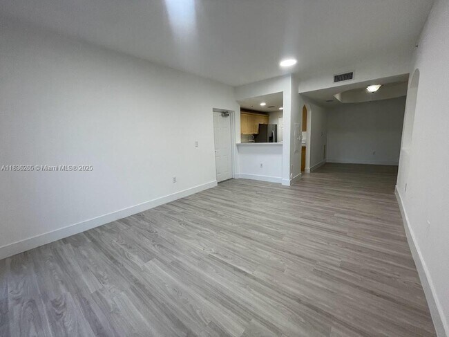 Building Photo - 6700 NW 114th Ave