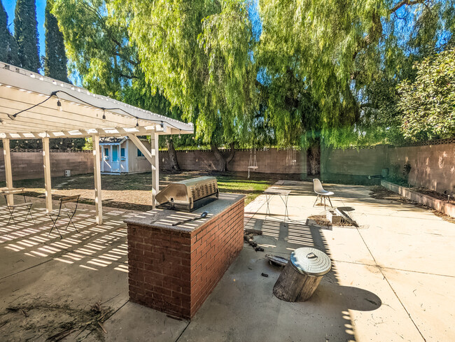 BBQ Gril - 18054 Tulsa St