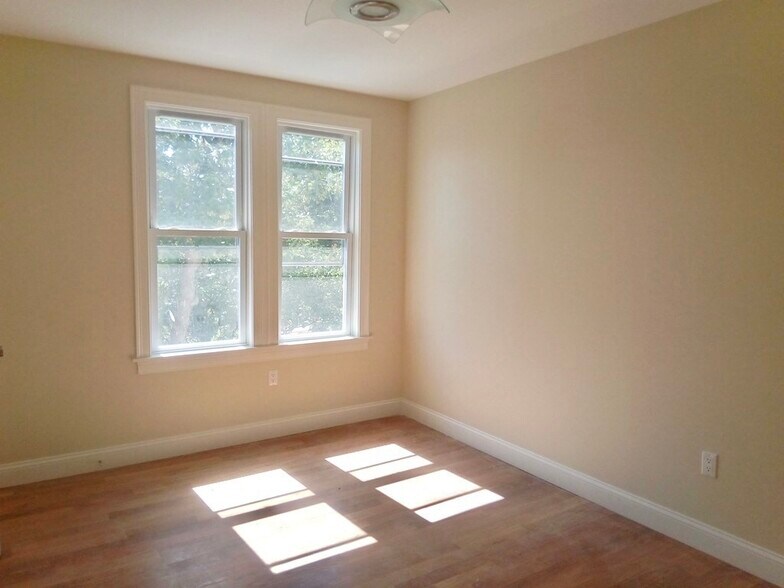 Building Photo - 39 Millmont St