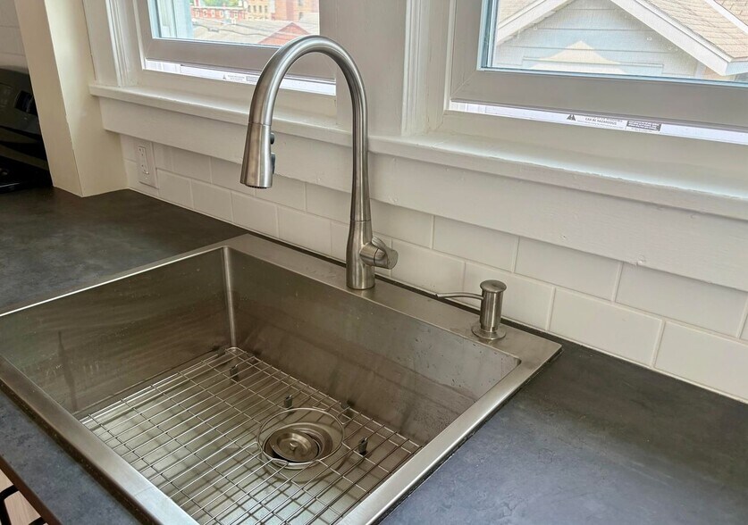 Kitchen - 56 Cedar St