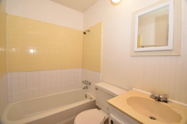 Building Photo - 16407 Cairnway Dr