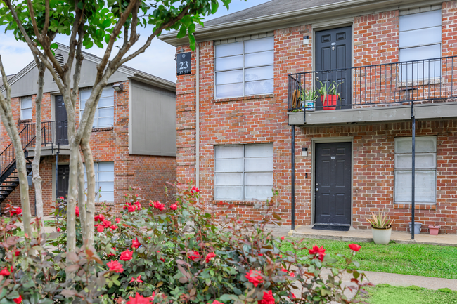 Building Photo - El Milagro Apartment Homes!