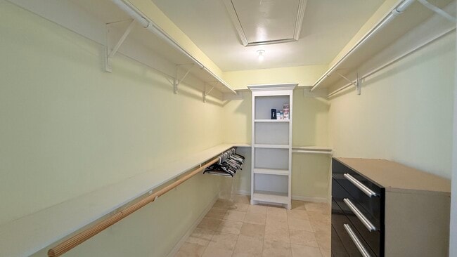 Building Photo - 1208 Normans Woods St
