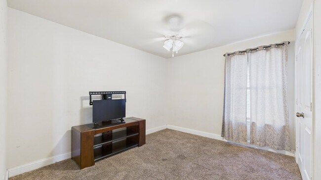 Building Photo - 9904 Aloe Ct