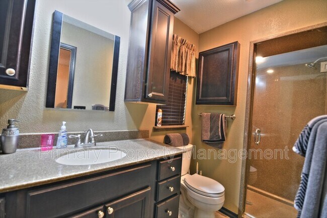 Building Photo - 307 Vickie Dr