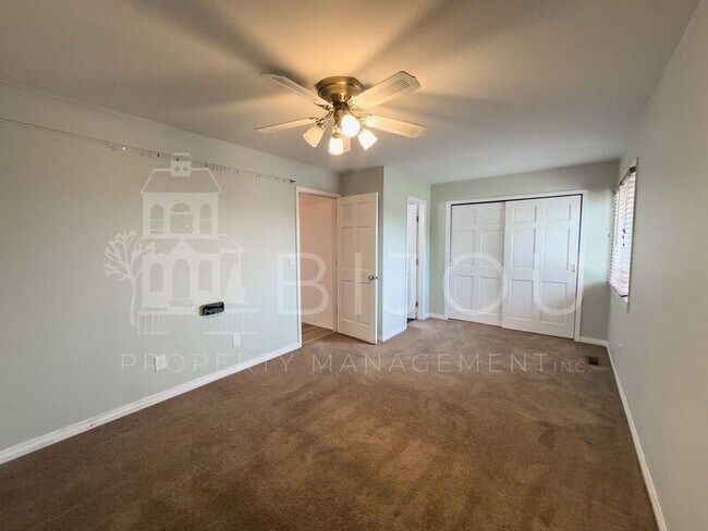 Building Photo - 4030 Meadowdale Pl