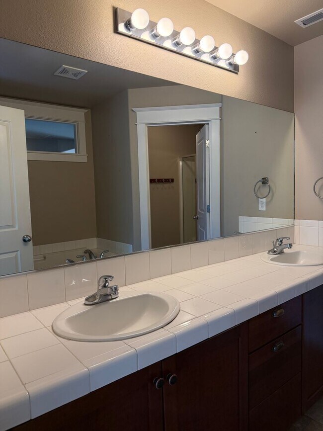 Building Photo - 61112 Snowbrush Dr