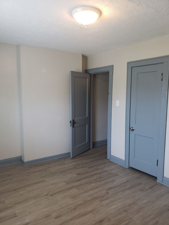 Building Photo - 209-211 N. Hague Avenue