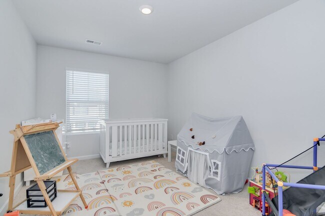 Building Photo - 4 Bedroom 3 Bathroom Two Story Home