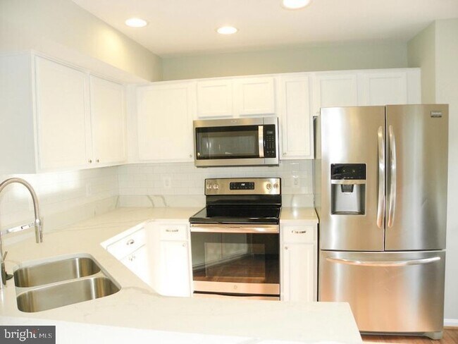 Building Photo - 14311 Newbern Loop
