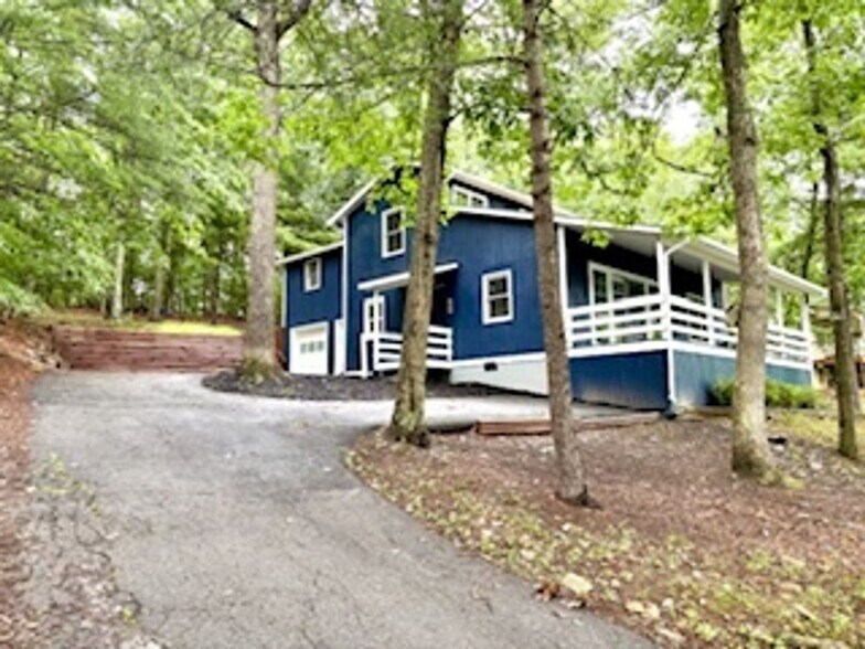 Primary Photo - 1078 Lakeview Dr
