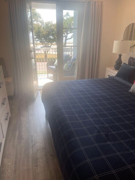 Building Photo - 1282 Beach Blvd