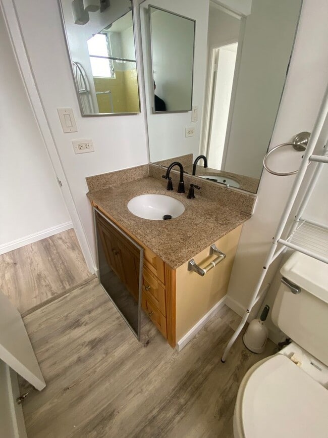 Building Photo - Convenient 1 Bedroom, 1 Bath, 1 Parking  Near Waikiki