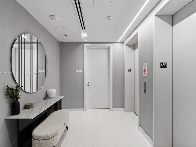 Building Photo - 300 Biscayne Blvd Way