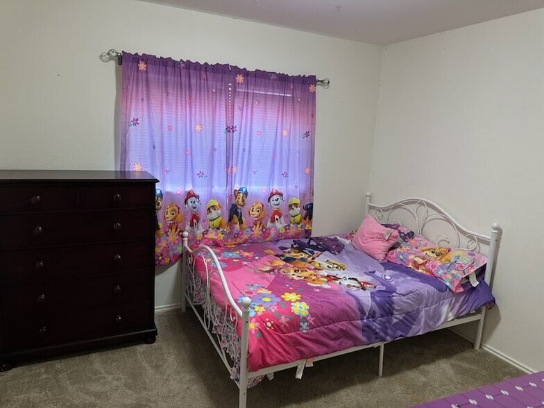 Building Photo - 405 Greener Dr