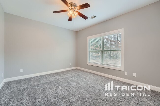 Building Photo - 294 Sweetwater Bridge Cir