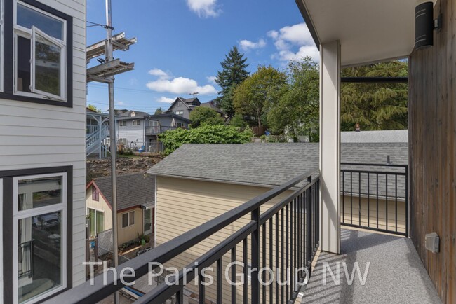 Building Photo - Modern 2BR Columbia City/Hillman City Town...
