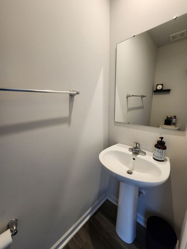 Building Photo - Nice 3 Bedroom Home in Robinson Park