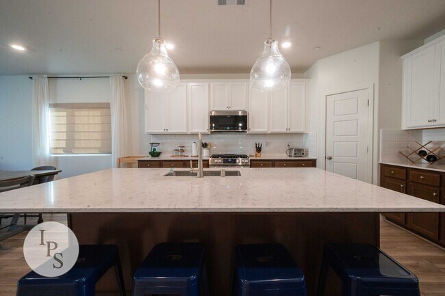 Building Photo - Madera Riverstone Home, 3BR/2BA, SOLAR, Community Pool, New Elementary School in Community!
