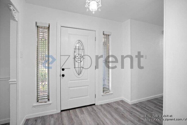Building Photo - 6829 Shadydale Dr