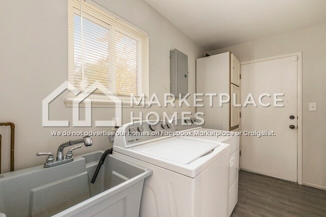 Building Photo - 25161 Patricia Ave