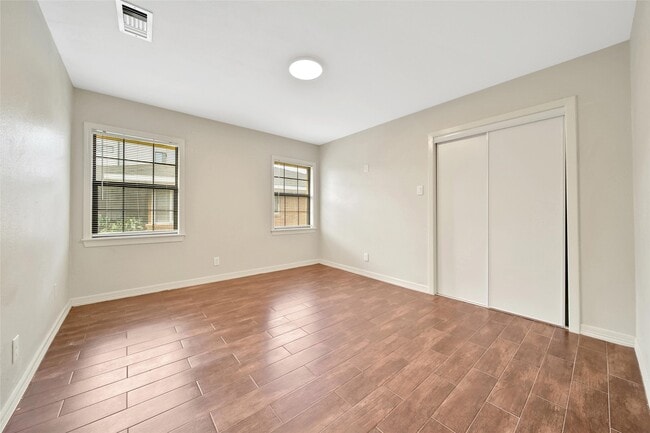 Building Photo - 3315 S Braeswood Blvd